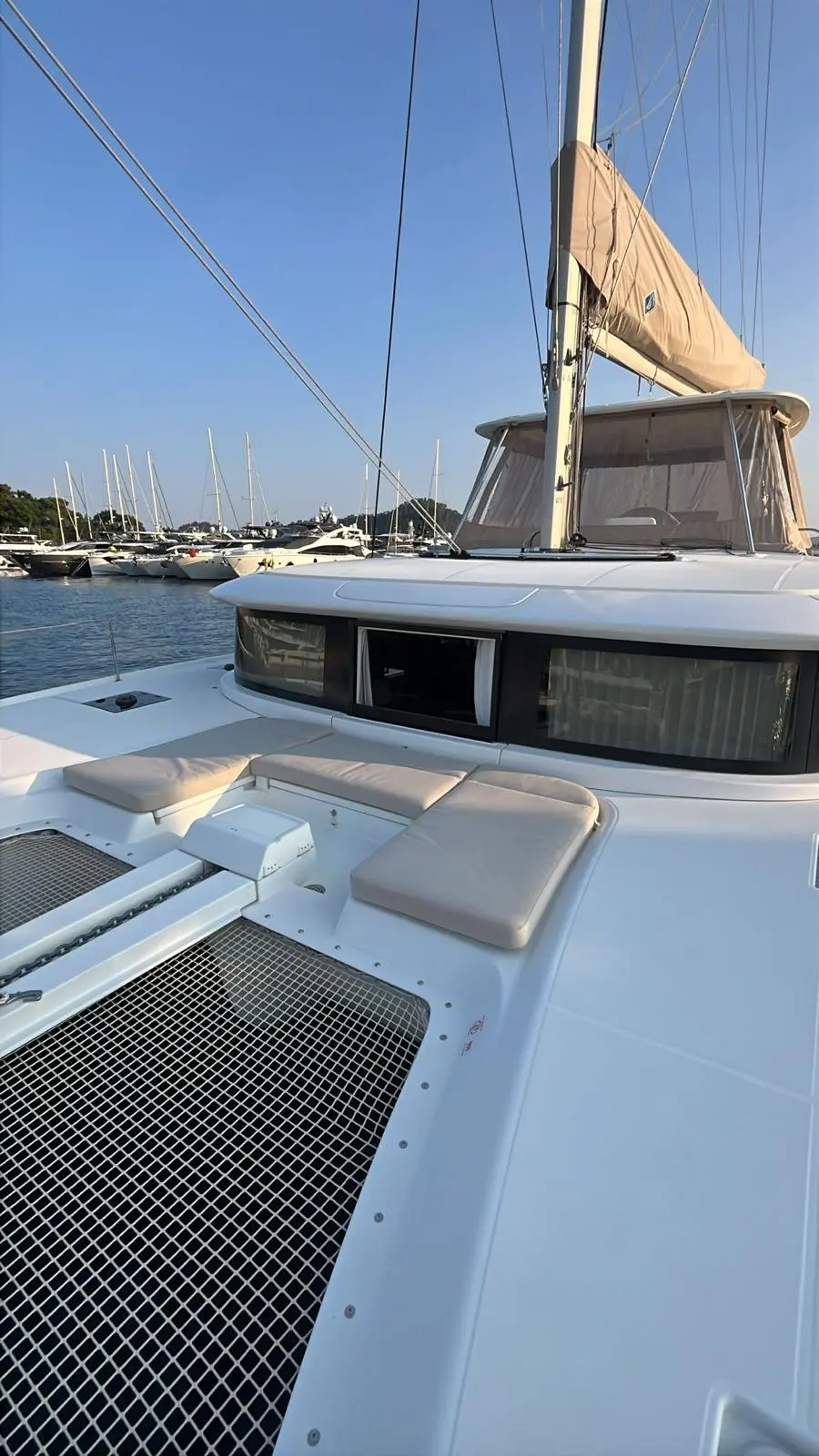 Lagoon 46 14
